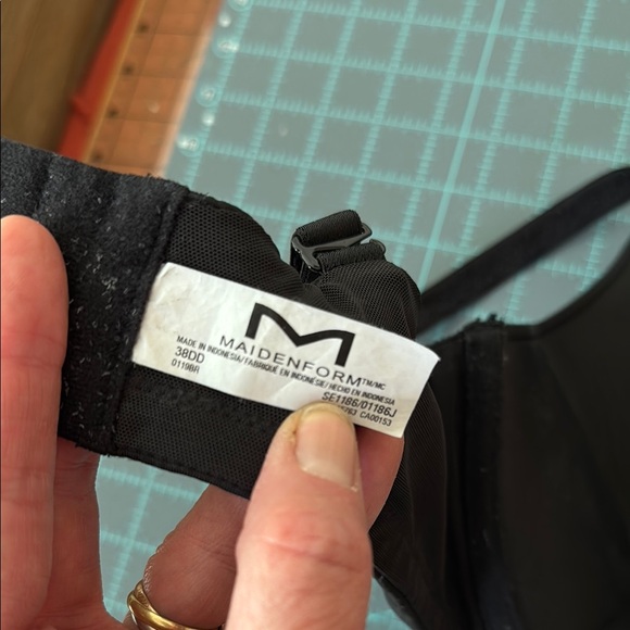 Maidenform Black Underwire Bra with Molded Cups - Picture 2 of 6